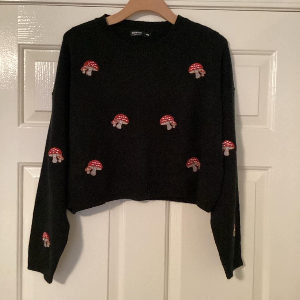 Black and Red Cropped Pullover Mushroom Sweater